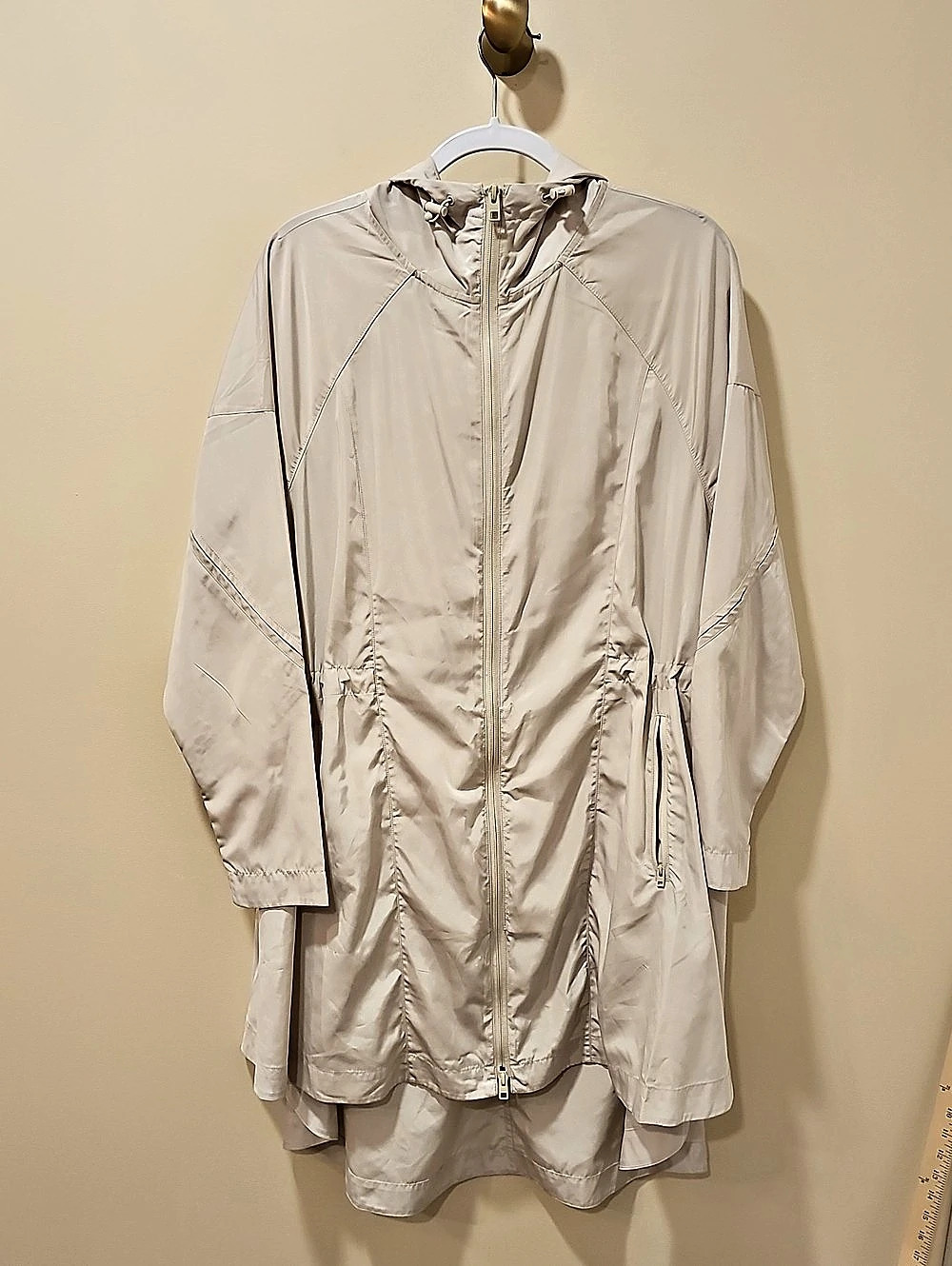 Athleta Hooded Lightweight Jacket in Cream Medium